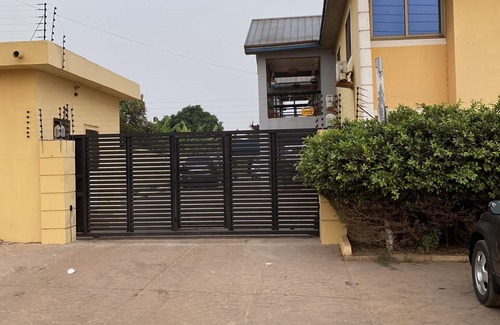 Sakumono House | Cosy 3 Bedroom Holiday Apartment for Rent