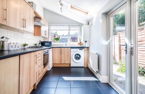 Bloxwich House | Cosy 4-Bed - Sleeps 7, Garden