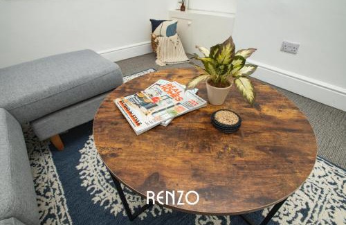Lincoln Apartment | Cosy and Inviting 2-bed Townhouse in Lincoln by Renzo, Free Wi-Fi, Ideal for contractors