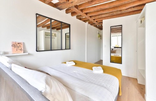 Quartier de la Porte-Saint-Denis Apartment | Cosy and New Studio in the Heart of Paris (5F)