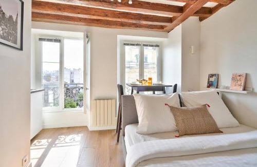 Quartier de la Porte-Saint-Denis Apartment | Cosy and New Studio in the Heart of Paris (5F)