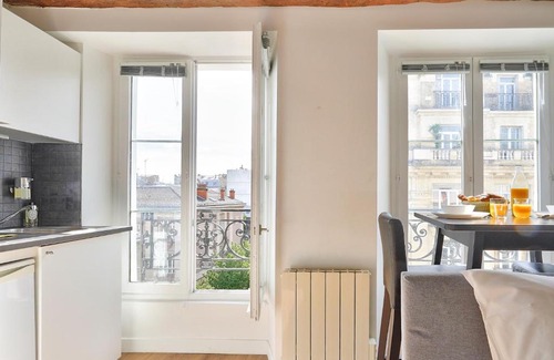 Quartier de la Porte-Saint-Denis Apartment | Cosy and New Studio in the Heart of Paris (5F)