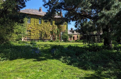 Crowle Cabin | Cosy and secluded cabin in mansion grounds