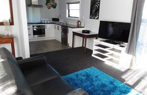 Invercargill House | Cosy, and warm home. Newly build and private. In a quiet area. Sky Sports.