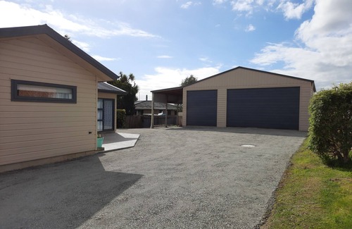 Invercargill House | Cosy, and warm home. Newly build and private. In a quiet area. Sky Sports.