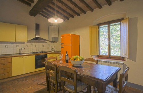 Tavarnelle Val di Pesa Apartment | Cosy apartment for 6 people with pool, WIFI, TV, patio, pets allowed and panoramic view