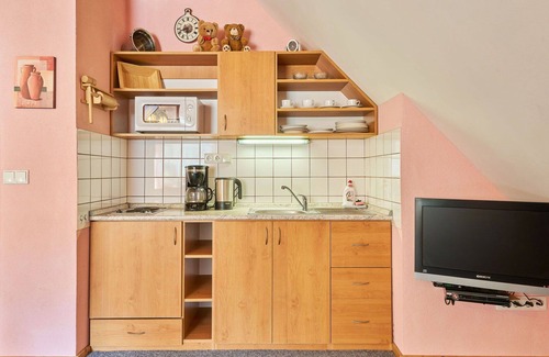 Starkov Villa | Cosy apartment in villa for 18 guests with pool, WIFI, TV, patio, pets allowed and parking