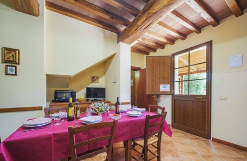 Orentano Apartment | Cosy apartment for 7 guests with WIFI, A/C, pool, TV and patio