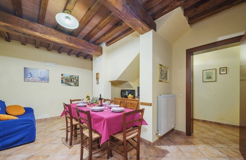 Orentano Apartment | Cosy apartment for 7 guests with WIFI, A/C, pool, TV and patio