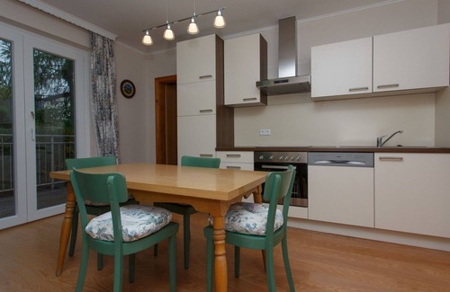 Augsdorf Apartment | Cosy apartment for 4 people with WIFI, TV and balcony