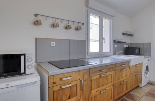 Le Beausset Apartment | Cosy apartment for 4 people with A/C, WIFI, TV, terrace and pets allowed