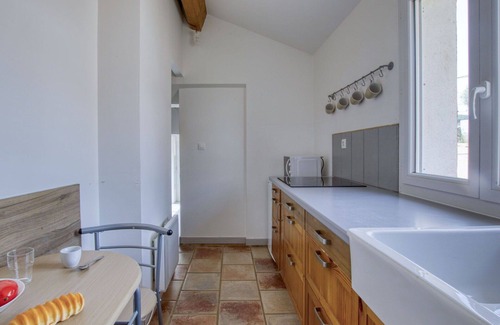 Le Beausset Apartment | Cosy apartment for 4 people with A/C, WIFI, TV, terrace and pets allowed