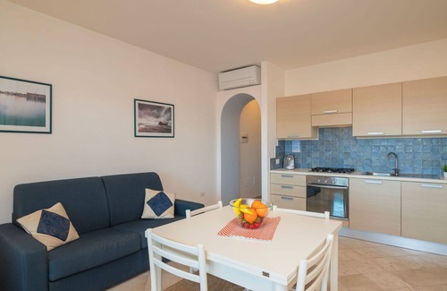 Porto Pozzo Apartment | Cosy apartment for 4 people with WIFI, A/C, pool, terrace, pets allowed and parking