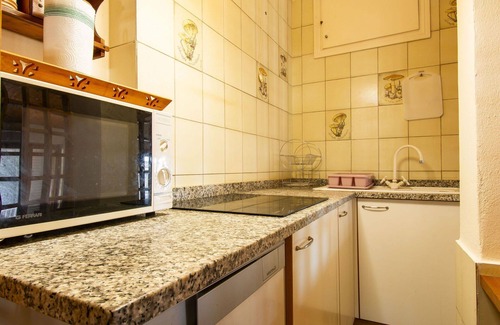 Marina di Castagneto Carducci Apartment | Cosy apartment for 6 people with WIFI, A/C, TV, balcony and pets allowed