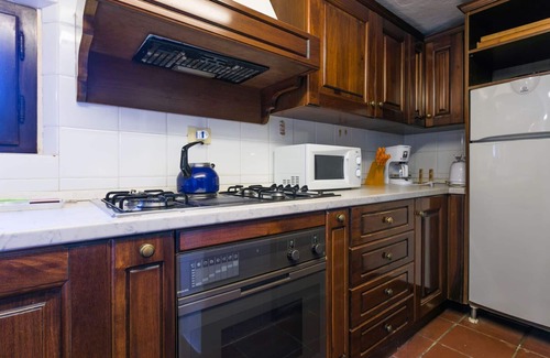 Poggiarello House | Cosy apartment in villa for 4 people with WIFI, pool, TV and terrace