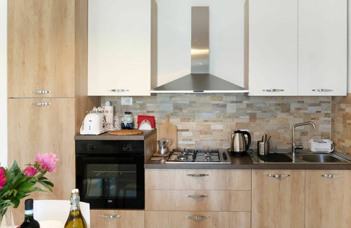 Villanova d'Albenga Apartment | Cosy apartment for 6 guests with WIFI, A/C, TV, terrace and parking