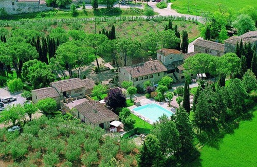 Colle di Val d'Elsa House | Cosy apartment in villa for 6 guests with pool, TV, patio, pets allowed and parking