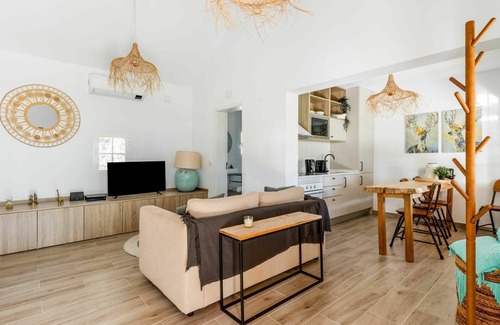 Sao Martinho Villa | Cosy apartment in villa for 2 guests with pool, WIFI, TV and terrace