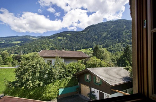Finsing House | Cosy apartment in villa for 8 people with WIFI, TV, patio, pets allowed and parking