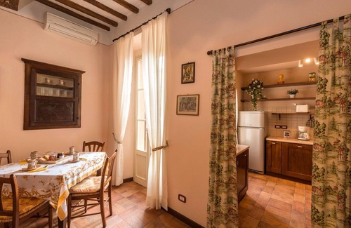 Popoltaio-Schiacciato Villa | Cosy apartment in villa for 9 people with pool, A/C, WIFI, TV, patio and parking