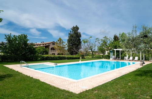 Citta Sant'Angelo Apartment | Cosy apartment for 4 people with WIFI, pool, A/C, TV, patio, pets allowed and parking