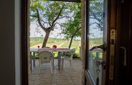 Citta Sant'Angelo Apartment | Cosy apartment for 4 people with WIFI, pool, A/C, TV, patio, pets allowed and parking