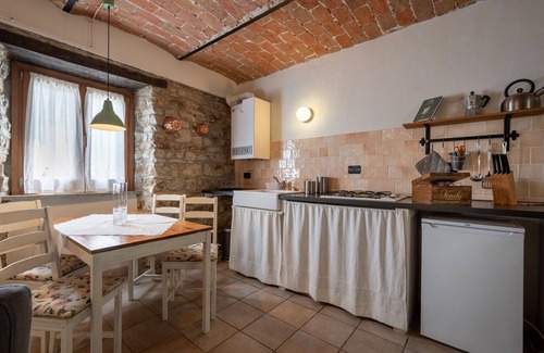 Monastero Bormida Apartment | Cosy apartment for 2 guests with WIFI, pool and TV