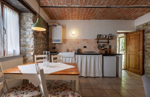 Monastero Bormida Apartment | Cosy apartment for 2 guests with WIFI, pool and TV