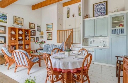 La Rouviere Apartment | Cosy apartment for 4 guests with WIFI, pool, TV, terrace and pets allowed
