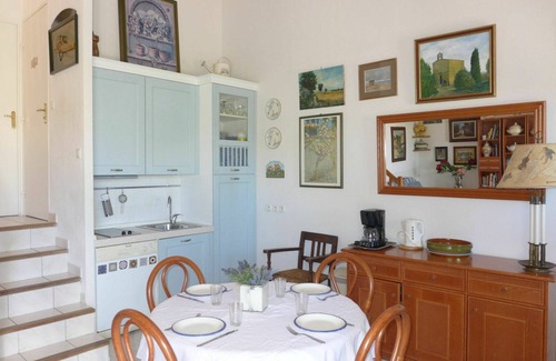 La Rouviere Apartment | Cosy apartment for 4 guests with WIFI, pool, TV, terrace and pets allowed