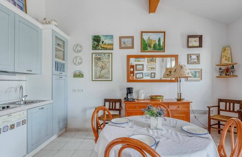 La Rouviere Apartment | Cosy apartment for 4 guests with WIFI, pool, TV, terrace and pets allowed