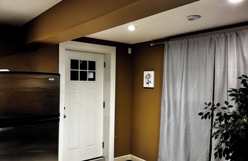 Chestermere Apartment | Cosy Apartment 10 mins from Calgary, available as an event space aswell!