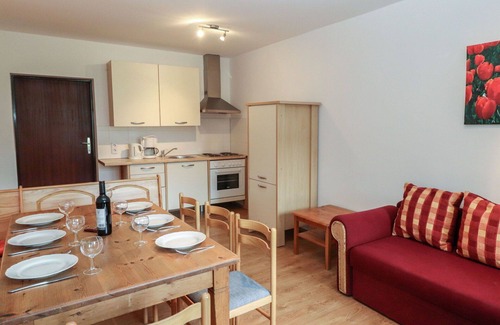 Muhldorf Apartment | Cosy apartment for 8 guests with WIFI, TV, balcony and parking