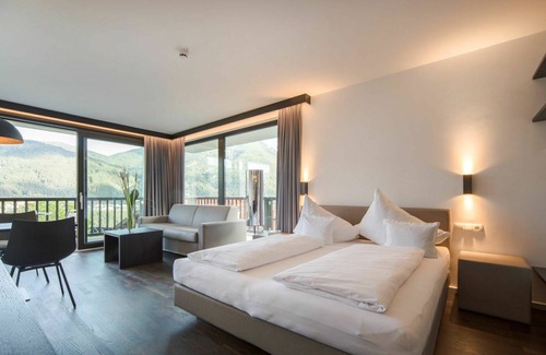 Telfes im Stubai Apartment | Cosy apartment for 4 guests with pool, WIFI, TV, terrace, pets allowed and parking