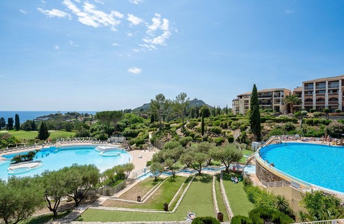 Cap Esterel Apartment | Cosy apartment for 4 people with pool, WIFI, TV and terrace
