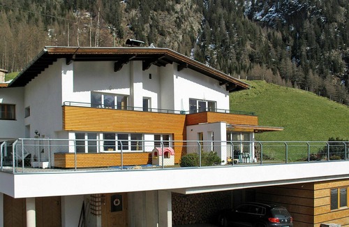 Runhof Apartment | Cosy apartment for 5 guests with WIFI, TV and balcony