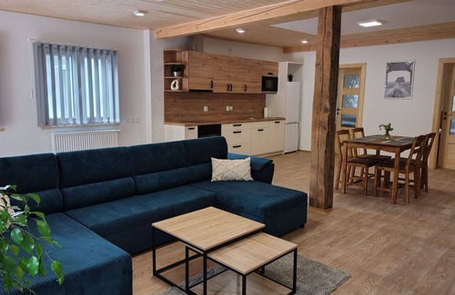 Desna Apartment | Cosy apartment for 4 people with pool, WIFI, TV, patio and parking