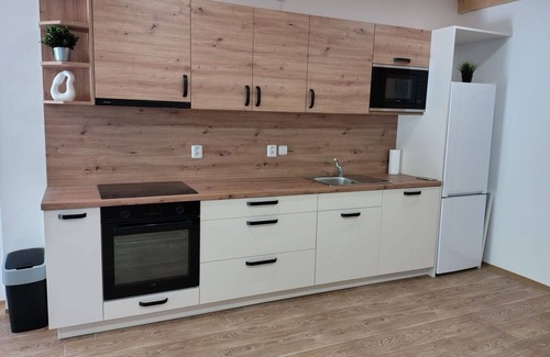 Desna Apartment | Cosy apartment for 4 people with pool, WIFI, TV, patio and parking