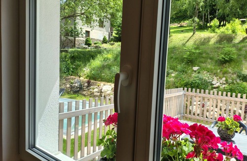 Desna Apartment | Cosy apartment for 4 people with pool, WIFI, TV, patio and parking