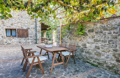 Montieri Apartment | Cosy apartment for 13 people with WIFI, TV, patio and pets allowed