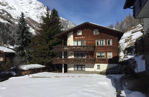 Saas Grund Apartment | Cosy apartment for 2 people with WIFI, TV, balcony and pets allowed