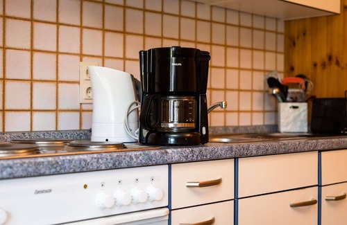 Schoenecken Apartment | Cosy apartment for 2 guests with WIFI, TV, patio, pets allowed and parking