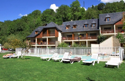 Peyragudes Apartment | Cosy apartment for 2 guests with WIFI, pool, TV, terrace, pets allowed and parking