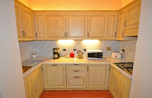 Volterra Apartment | Cosy apartment for 2 people with pool, WIFI, TV and pets allowed, close to San Gimignano