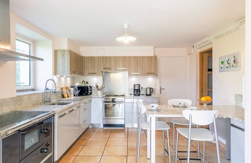 Daoulas Apartment | Cosy apartment for 2 people with WIFI, TV, pets allowed and parking
