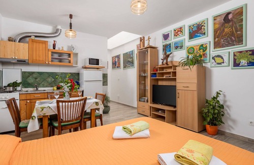 Donji Kraj Apartment | Cosy apartment for 2 people with WIFI, A/C, TV, terrace and parking