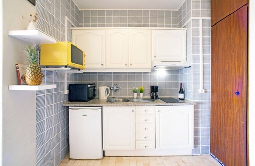 Torralta Apartment | Cosy apartment for 2 people with A/C, WIFI, TV and balcony