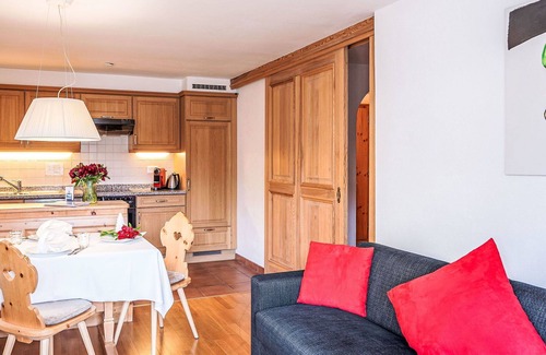 Surlej Apartment | Cosy apartment for 3 people with WIFI, TV and terrace