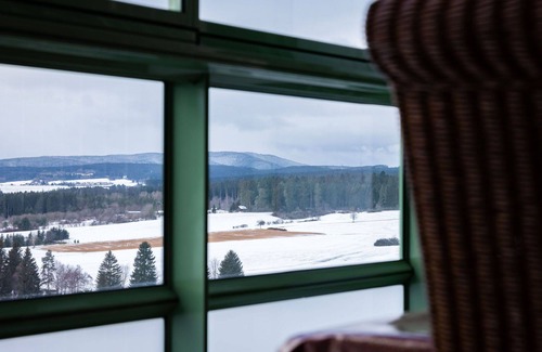 Loffingen Apartment | Cosy apartment for 3 guests with WIFI, pool, TV and balcony