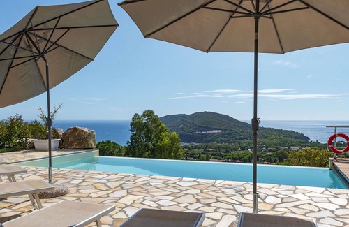 Lacona Apartment | Cosy apartment for 3 guests with WIFI, A/C, pool, TV, terrace and parking
